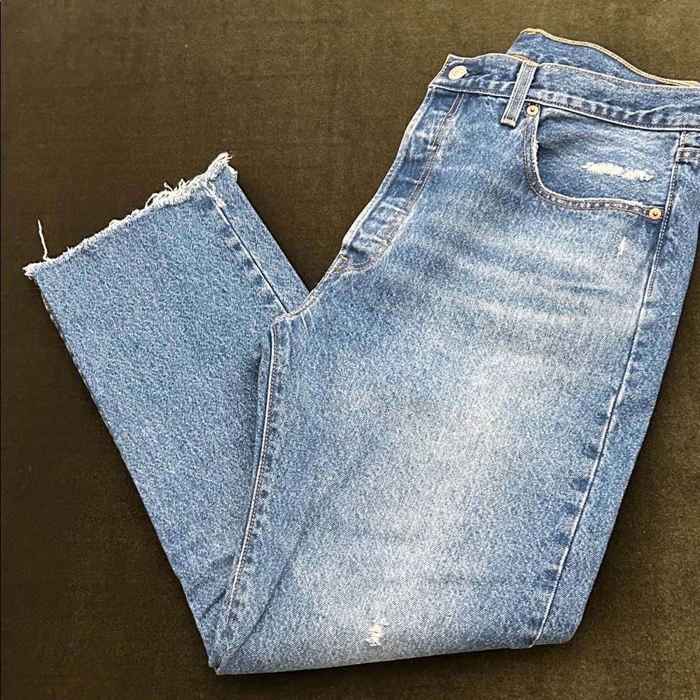 Levi's Women's Straight Leg Jeans in Medium Blue Wash
